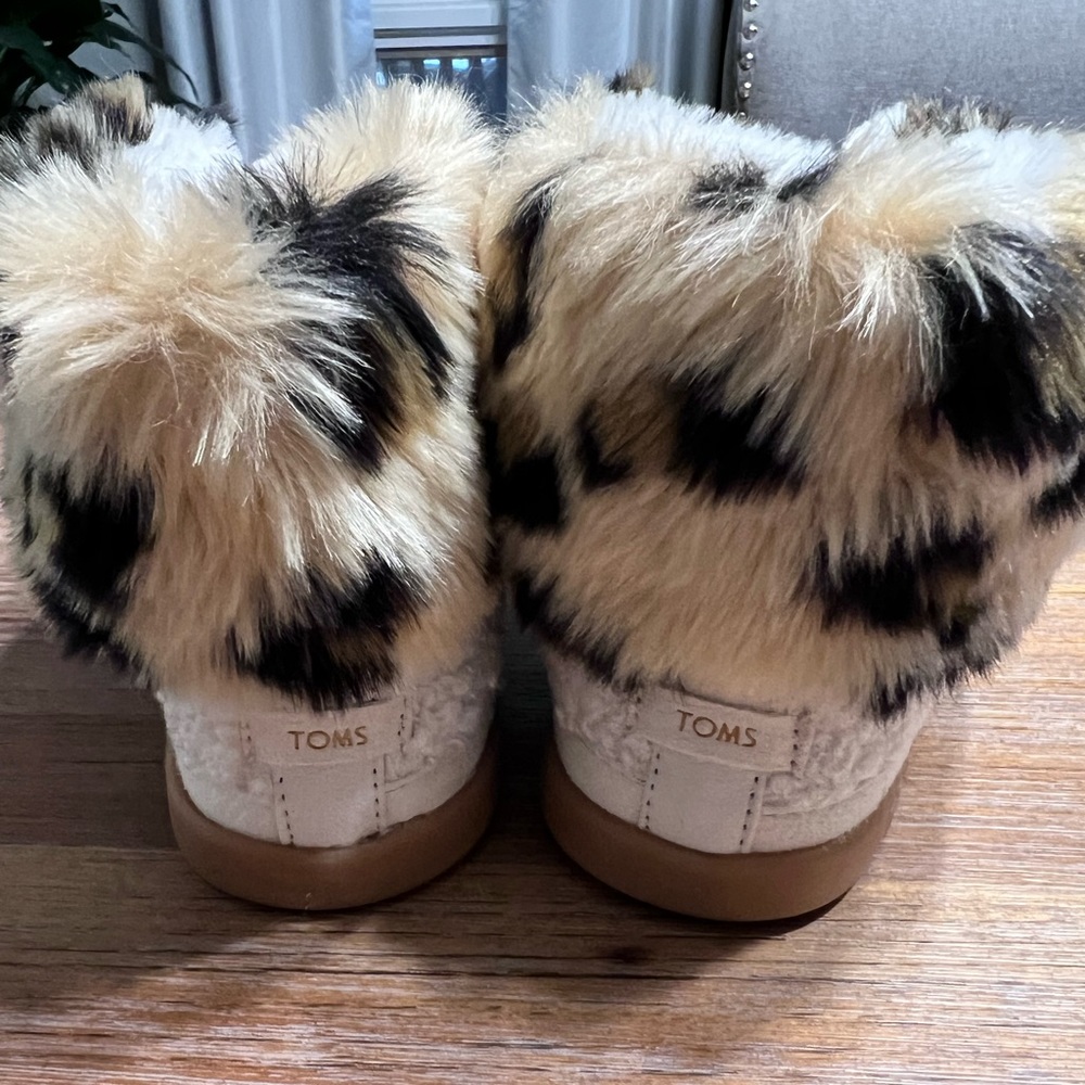 Toms Celeste Leopard Bootie Slipper Indoor Outdoor Natural Faux Shearling 5
